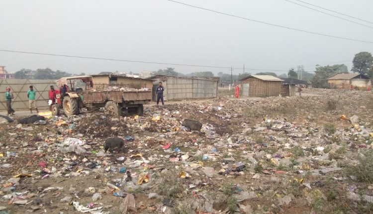 सीमा की सुरक्षा के लिए इसी सड़क पर होती है गश्ती।