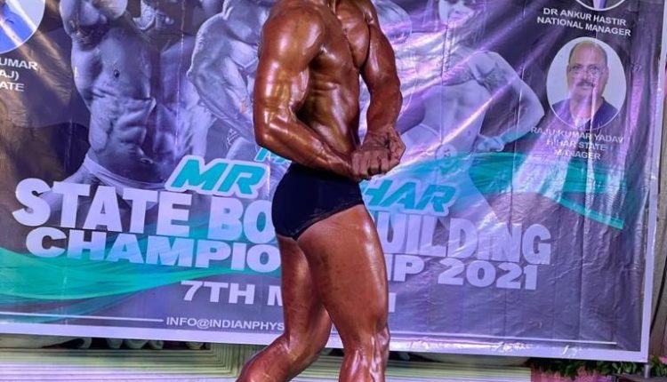 मिस्टर बिहार प्रतियोगिता में गोल्ड मेडल विजेता गौरव चौहान।