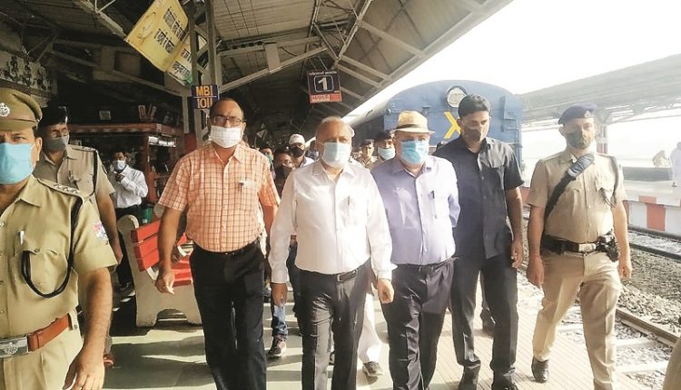 जयनगर से जनकपुर तक रेल परिचालन की तैयारी में पहुंचे पूमरे के जीएम।