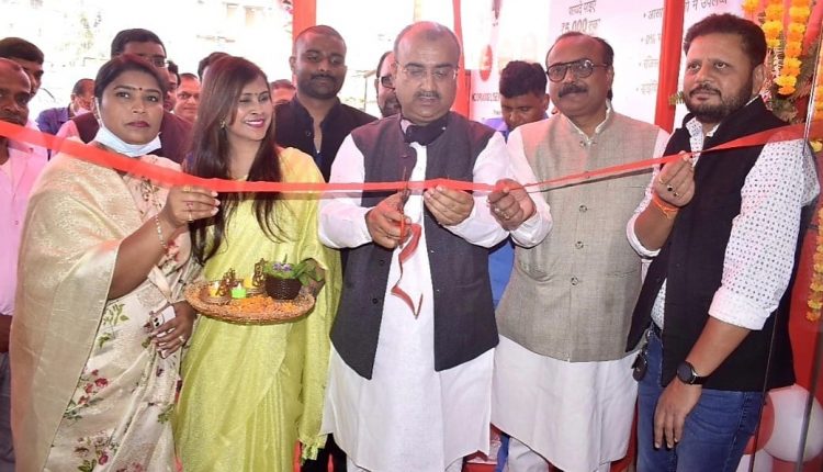 ई-स्कूटी शोरुम का शुभारंभ