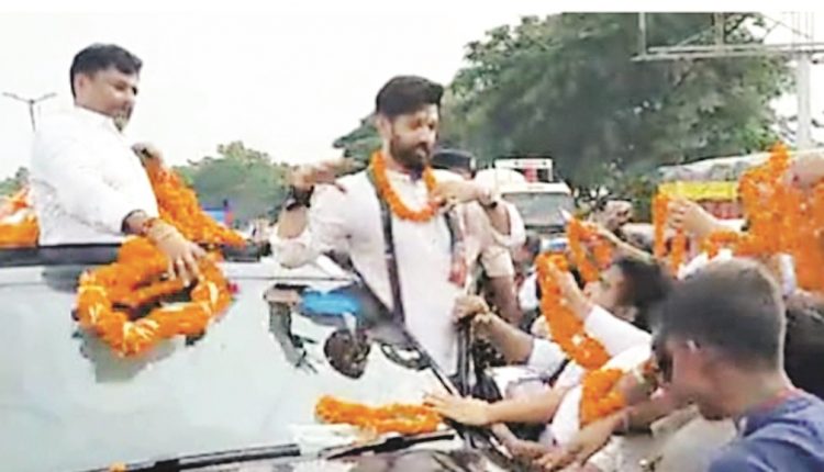 हाजीपुर से आशीर्वाद यात्रा शुरू करते चिराग पासवान।