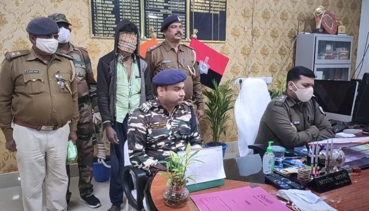 रोहतास जिले में चुटिया पुलिस के हत्थे चढा नक्सली रामजी सिंह खरवार।