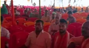 सम्मेलन में उपस्थित कार्यकर्ता।