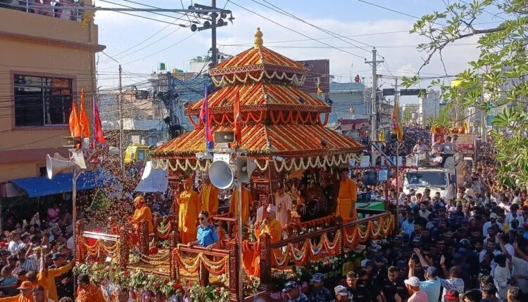 नेपाल के विराटनगर में निकली राधाकृष्ण रथयात्रा का विहंगम नजारा।