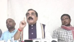 पत्रकार वार्ता को संबोधित करते मंत्री जीवेश कुमार मिश्रा।