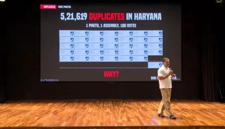 "हाईड्रोजन बम" के खुलासे के दौरान मीडिया को पावर प्वाइंट प्रजेंटेशन देते नेता प्रतिपक्ष राहुल गांधी।